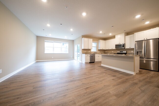 Foto del edificio - 16415 Jaffna Pl