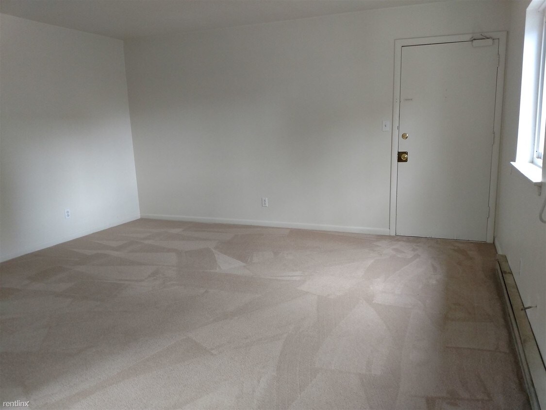Primary Photo - 2 br, 1 bath 4plex - 116 W 36th St Apt C