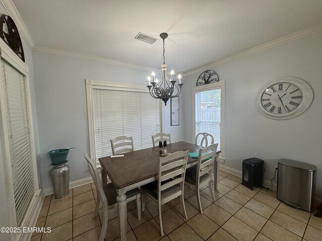 Foto del edificio - 437 Pinehurst Dr