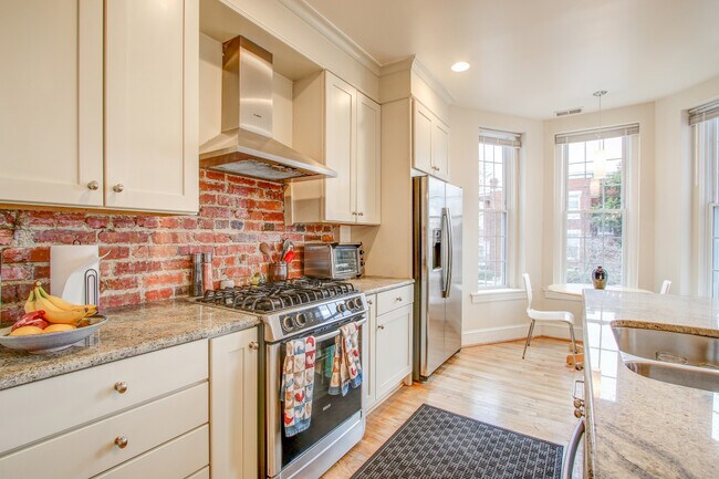 Building Photo - 1201 6th St NE
