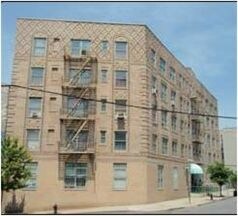 Primary Photo - 1065 Summit Ave