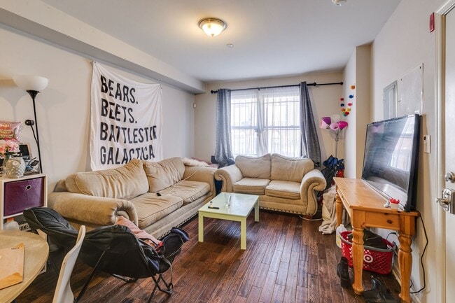 Photo - 1628 Willington St Apartment