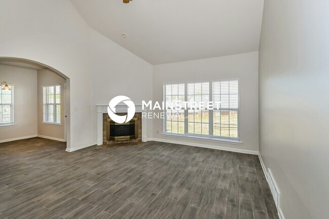 Building Photo - 5567 Queens Ring Cove
