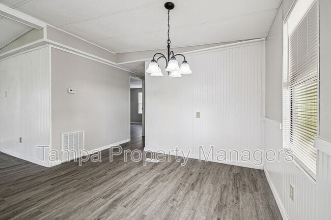 Foto del edificio - 201 Country Ln