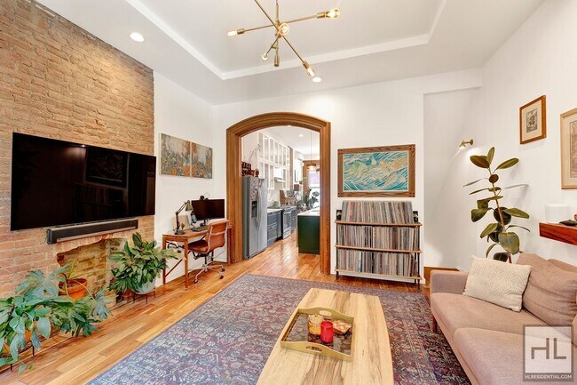 Foto del edificio - 272 Putnam Ave