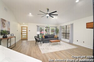 Foto del edificio - 940 Hedgestone Dr