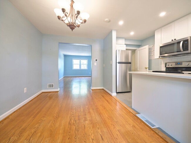 Building Photo - Charming and private 3BR, 2FB home located...