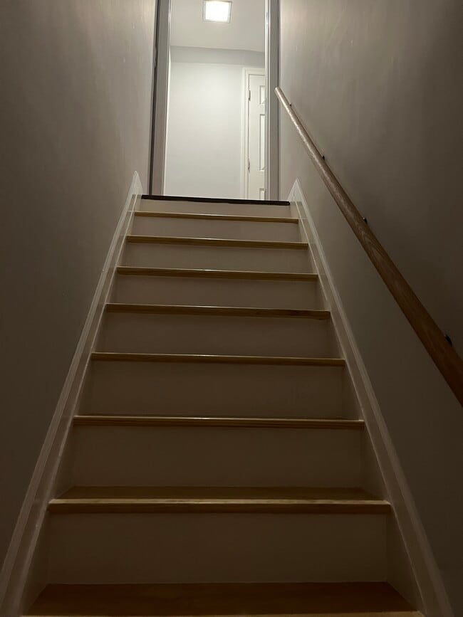 Building Photo - 8 Bunting Ln