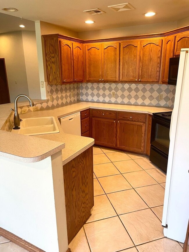 Building Photo - Beautiful 4-Bedroom Home