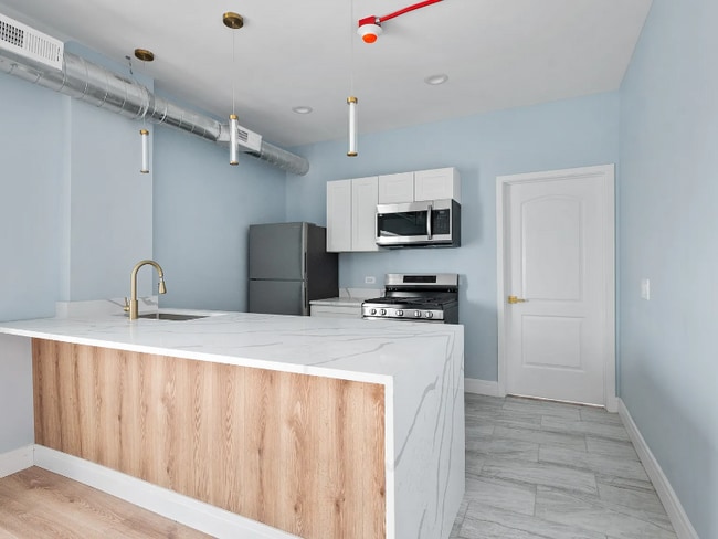 Building Photo - 9919 W Roosevelt Rd