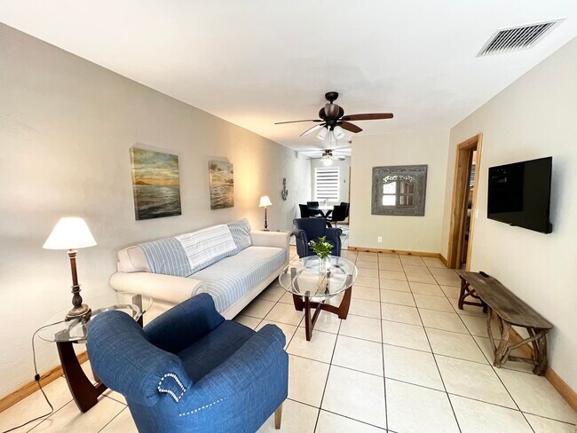 Foto del edificio - 8341 Sunset Dr
