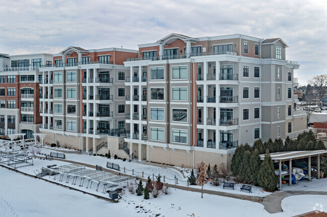 Building Photo - The Parc on Lac La Belle