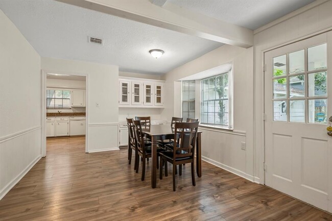 Foto del edificio - 6503 Misty Creek Dr