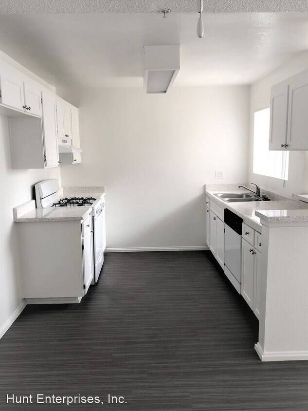 Foto principal - 8014 Mango Ave