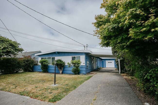 Foto del edificio - Three bedroom Home Close to the Hospital in Eureka