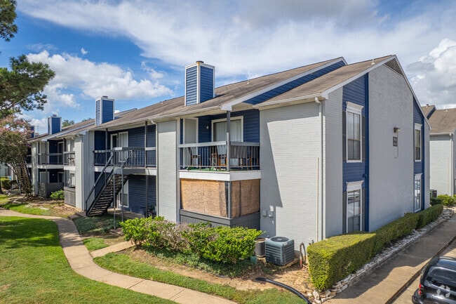 2031 Westborough Dr - Westborough Crossing