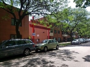 Building Photo - 2305 S Stewart Ave