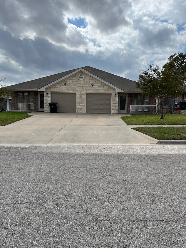 Front View - 4504 John David Dr