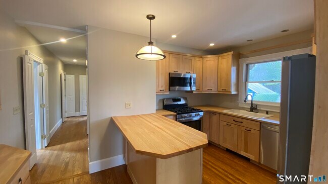 Building Photo - 86 Belleview Ave