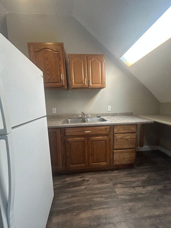 Foto del edificio - 317 E 8th St