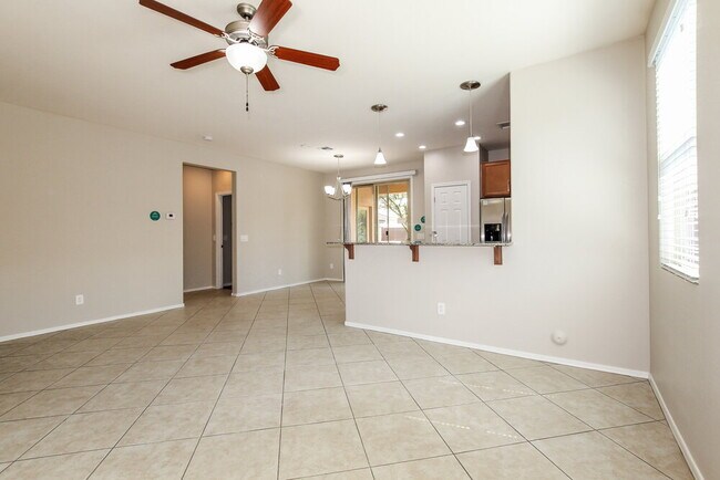 Foto del edificio - 7205 W Jones Ave