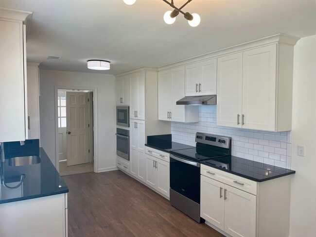Building Photo - 2420 Stratfield Dr
