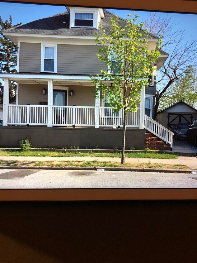 Primary Photo - 211 F St