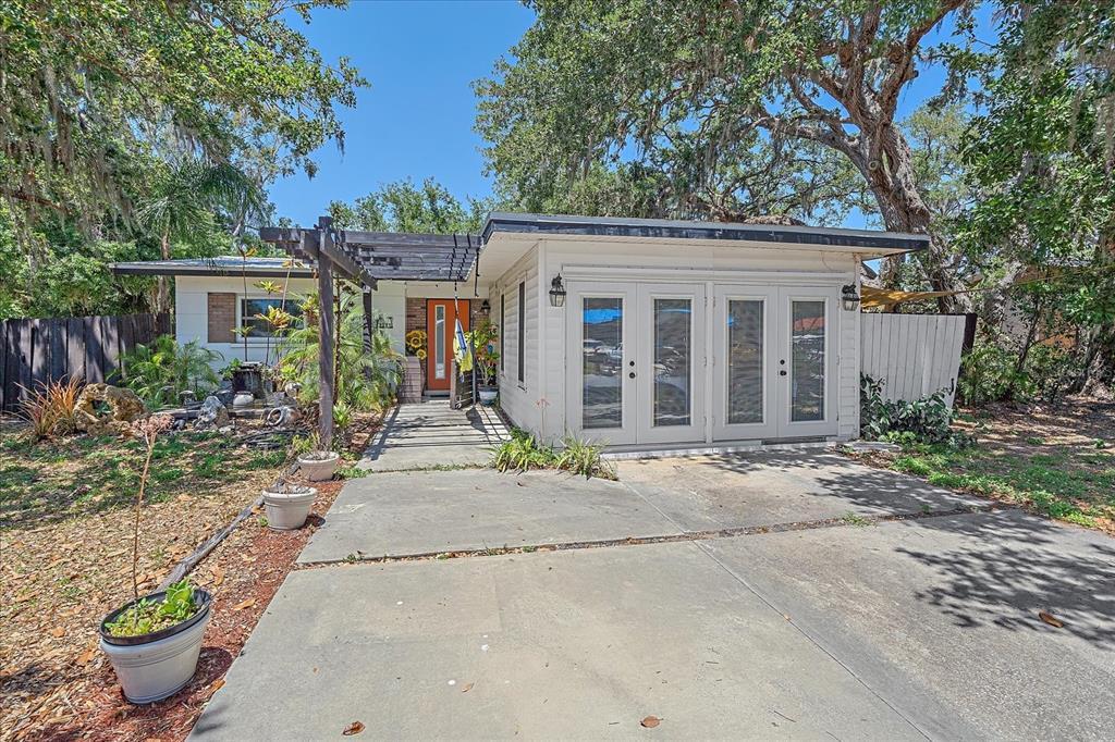 Foto principal - 3281 8th St