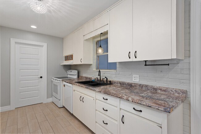 Foto del edificio - 716 W Daffodil Ave