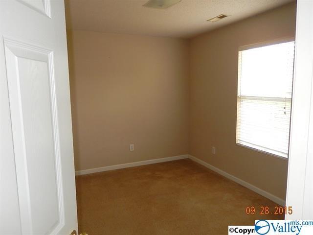 Building Photo - 123 Cloverwood Dr SW