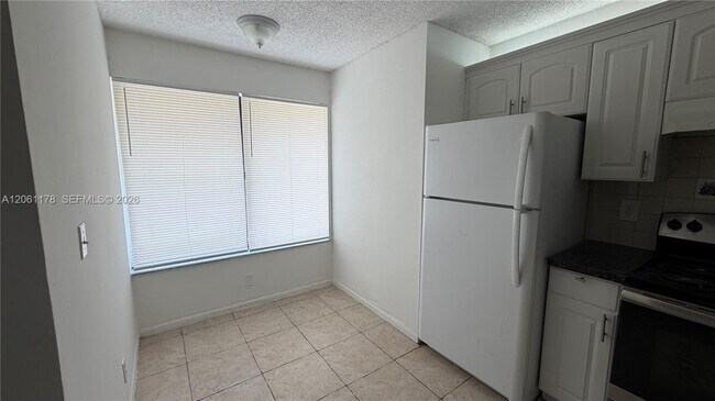 Foto del edificio - 2550 Riverside Dr