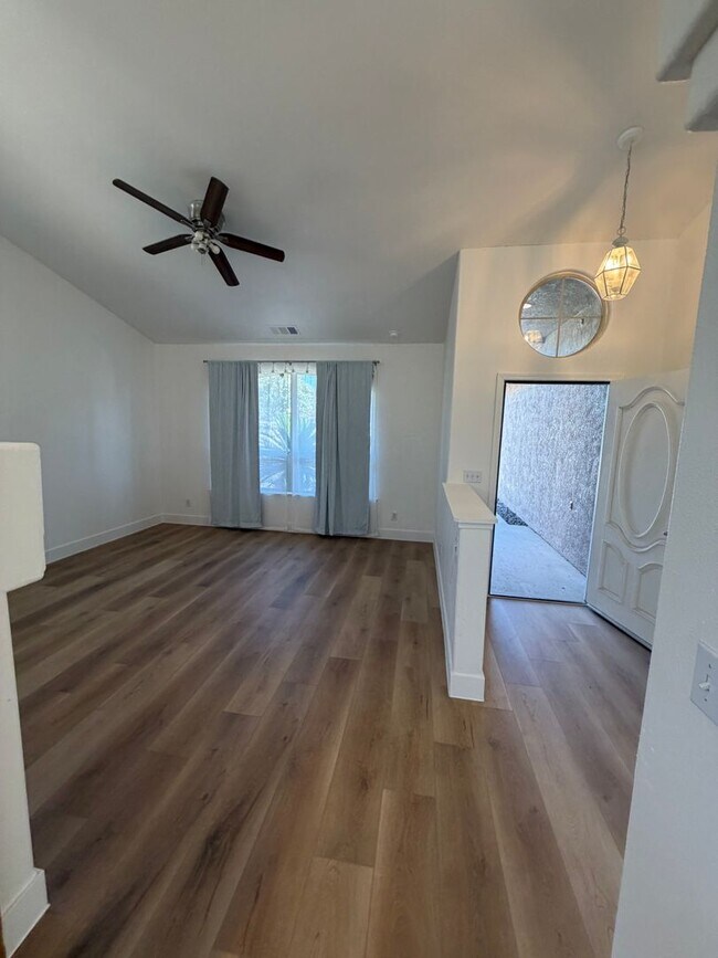 Foto del edificio - 1327 E Sunnyside Ave