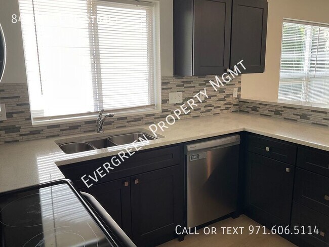 Foto del edificio - NEWLY REMODELED ST.JOHN'S HOME! 4BD/2.5BA ...