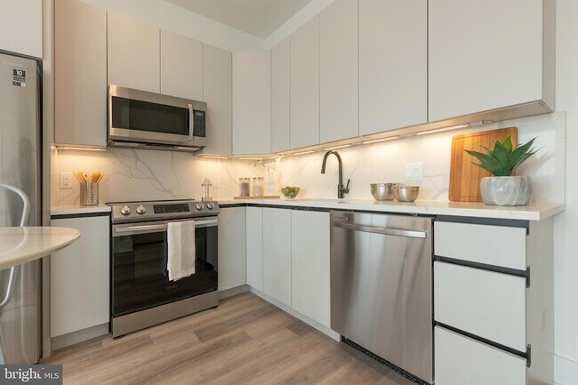 Foto del edificio - 1421-23-1423 E Columbia Ave