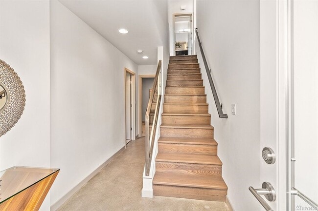 Building Photo - 3bd/2.25ba Seattle Townhome