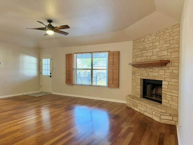 Foto del edificio - Beautiful single-story home on a corner lot in New Braunfels!
