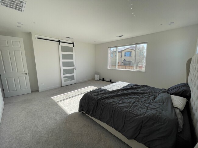 Building Photo - 3540 Hart Dr