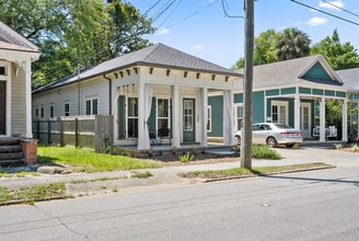 Building Photo - 611 N Davis Hwy