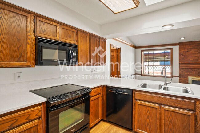 Foto del edificio - COMING SOON !! Sundance Brick Rancher on CuldeSac