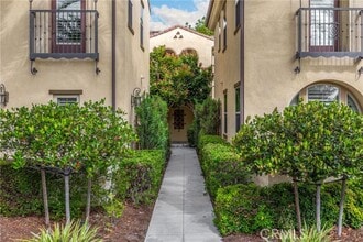 Building Photo - 403 Sevilla Dr