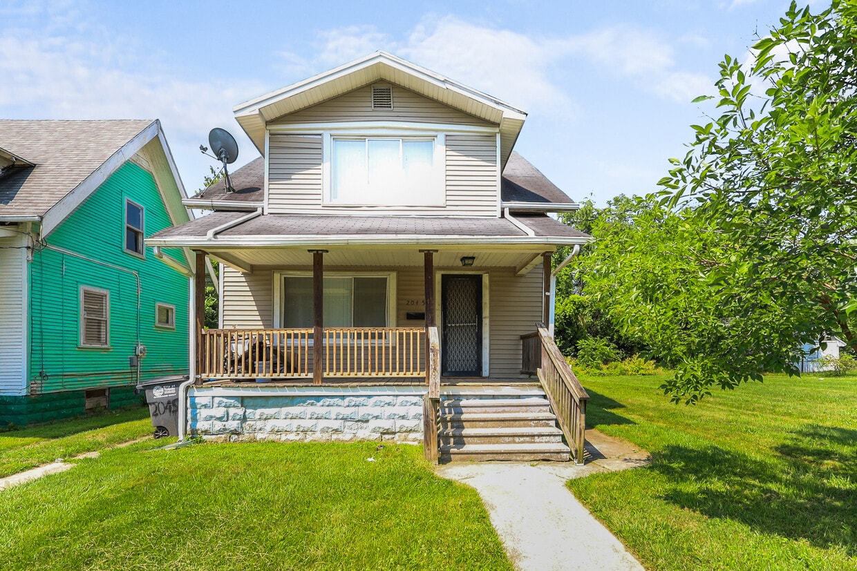 Foto principal - 2045 Elliott Ave