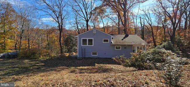 Foto del edificio - 7613 Locust Ln