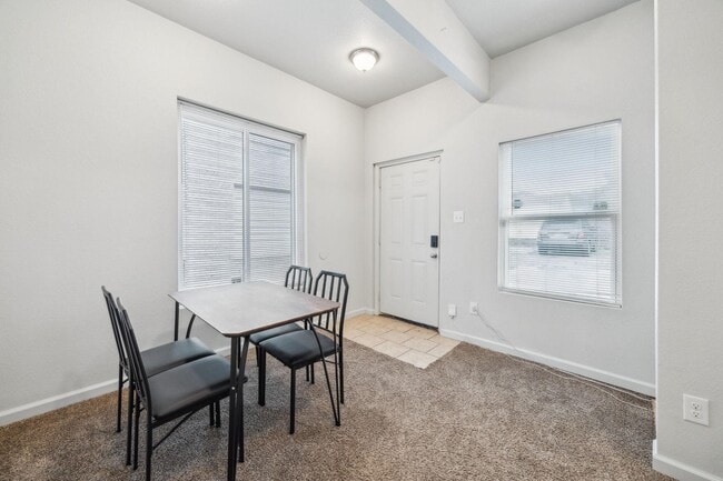 Foto del edificio - 2737 Purington Ave
