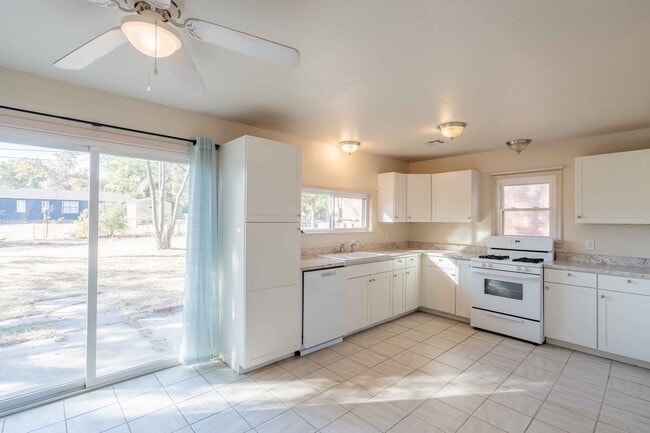 Foto del edificio - 3 Bed 1 Bath Tulsa!