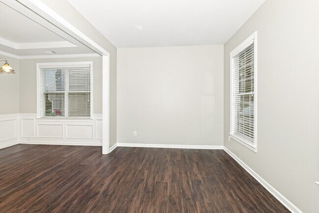Foto del edificio - 2808 Harcourt Dr