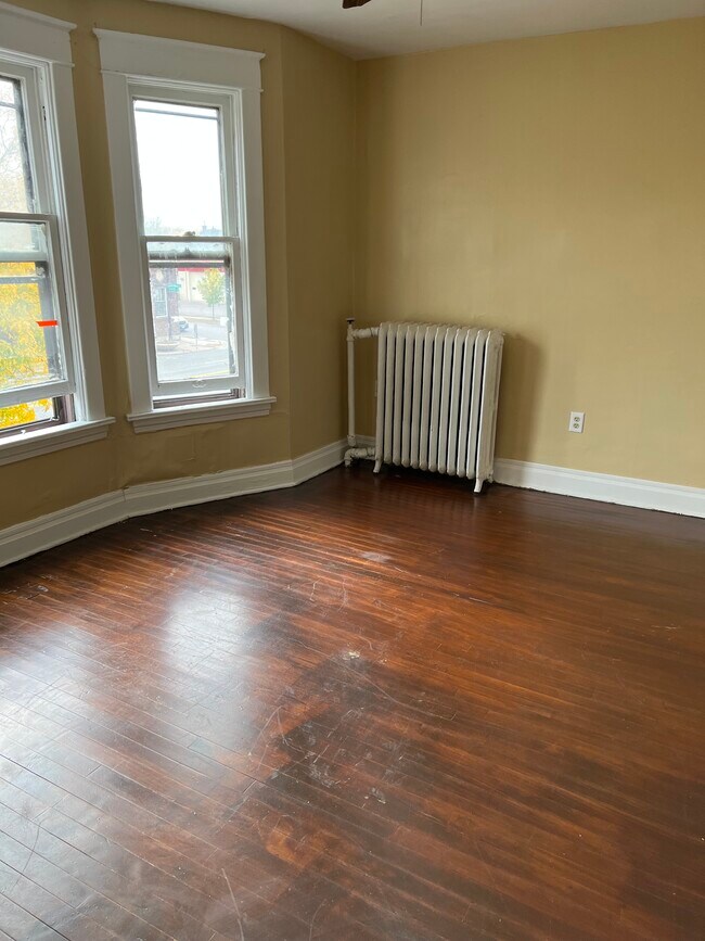 Building Photo - 771 7th St E