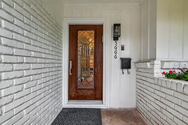 Foto del edificio - 5666 Overbrook Ln