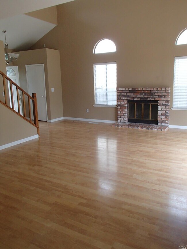 Building Photo - 638 Barrington Ct