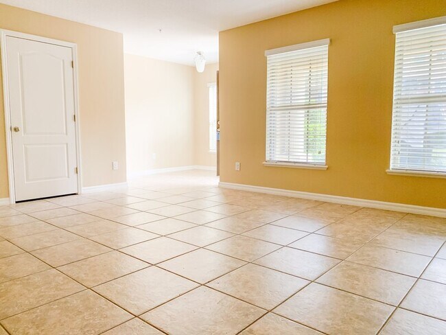 Building Photo - 4310 Regal Town Ln