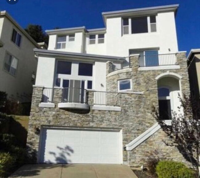 5 bedroom house with great views of the bay!! - 672 Via Rialto